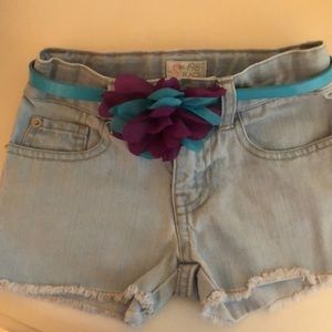 Girls’ Children’s Place jean shorts w/ belt